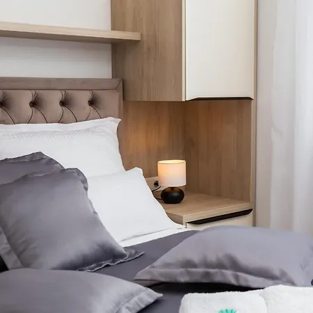 La Apartamento Promajna
