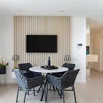 Apartment La *