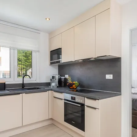 Apartment La *