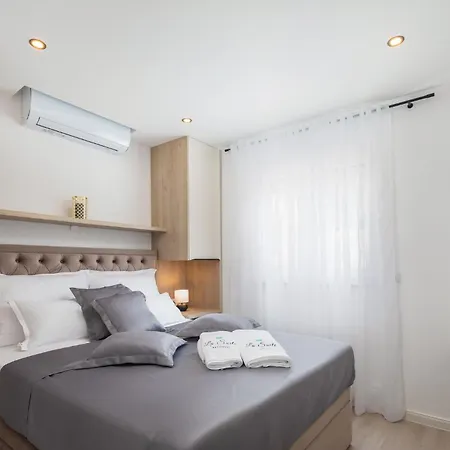 Apartment La *